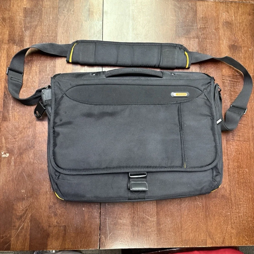 Targus Laptop‎ Bag 12.5x16 Inch Large Laptop Bag With Removable Shoulder Strap